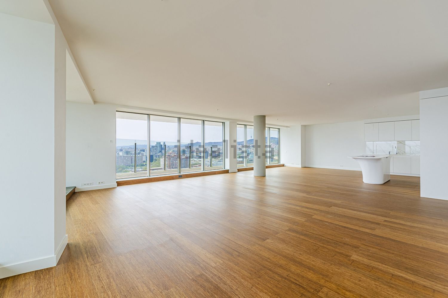Antares: Luxury Corner Residence with Panoramic Views